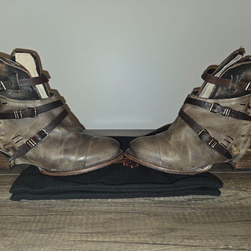 🦅 Freebird Distressed Grey Leather Buckle Boots Size 10 🦅 - Picture 7 of 10